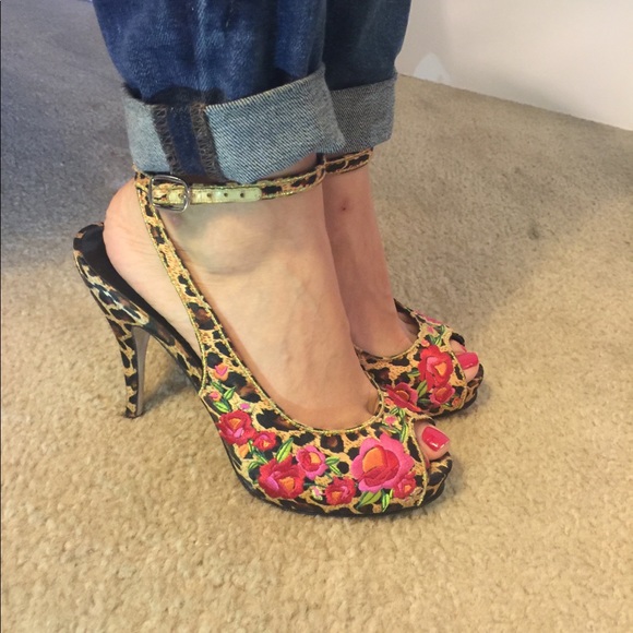 Leopard heels with ankle straps. - Picture 3 of 8